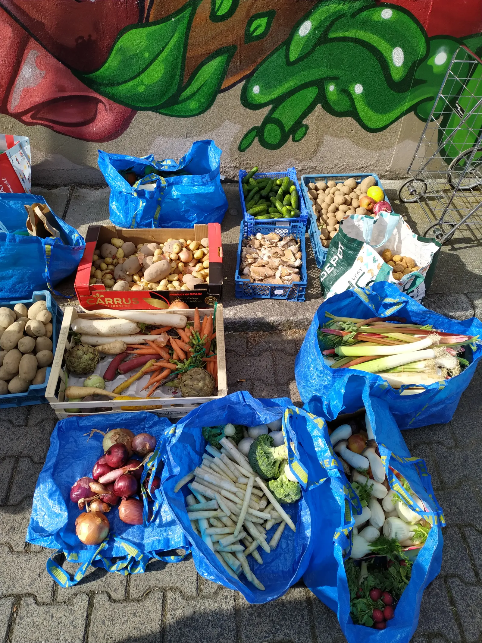 Fairteiler & food hand-off