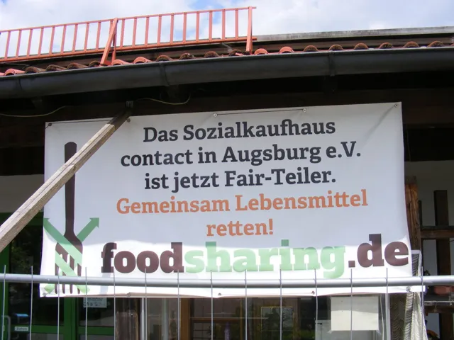 Share rescued food at a Fairteiler in Mannheim, Mannheim