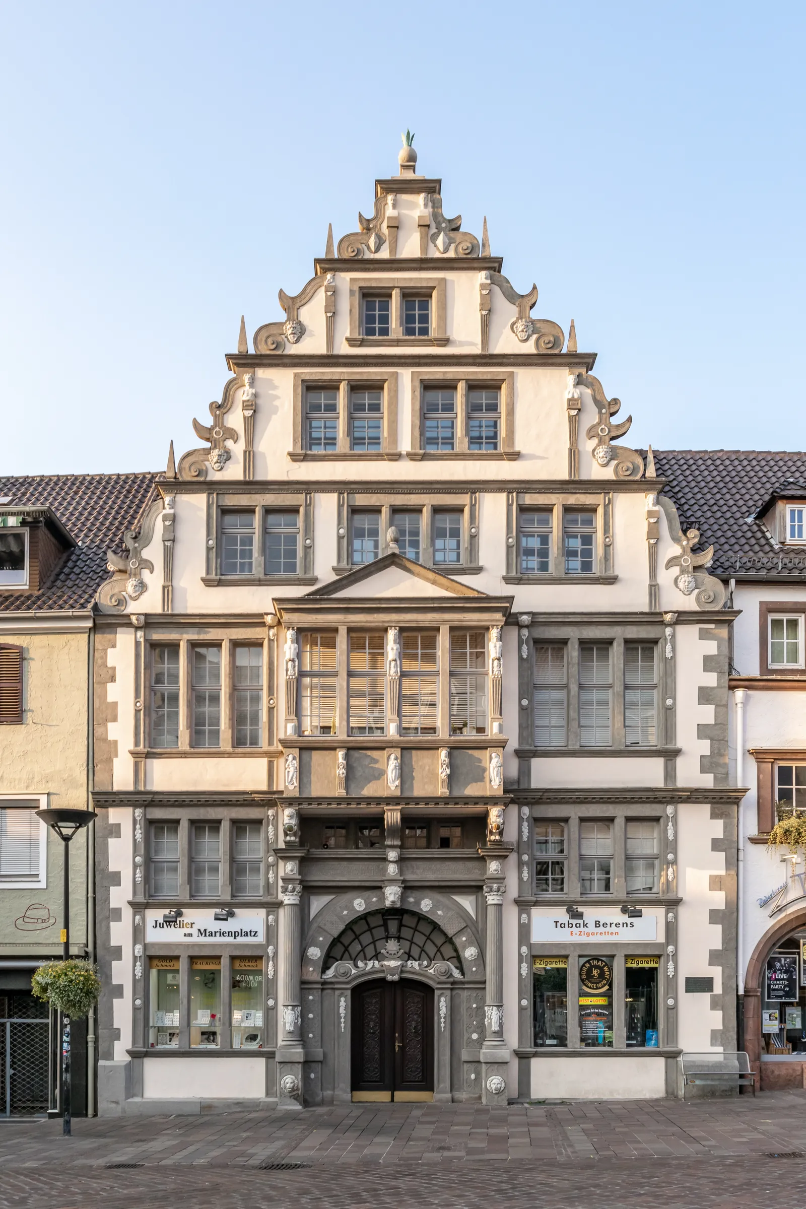 Use the Historic Town Hall as a walk-audit pin