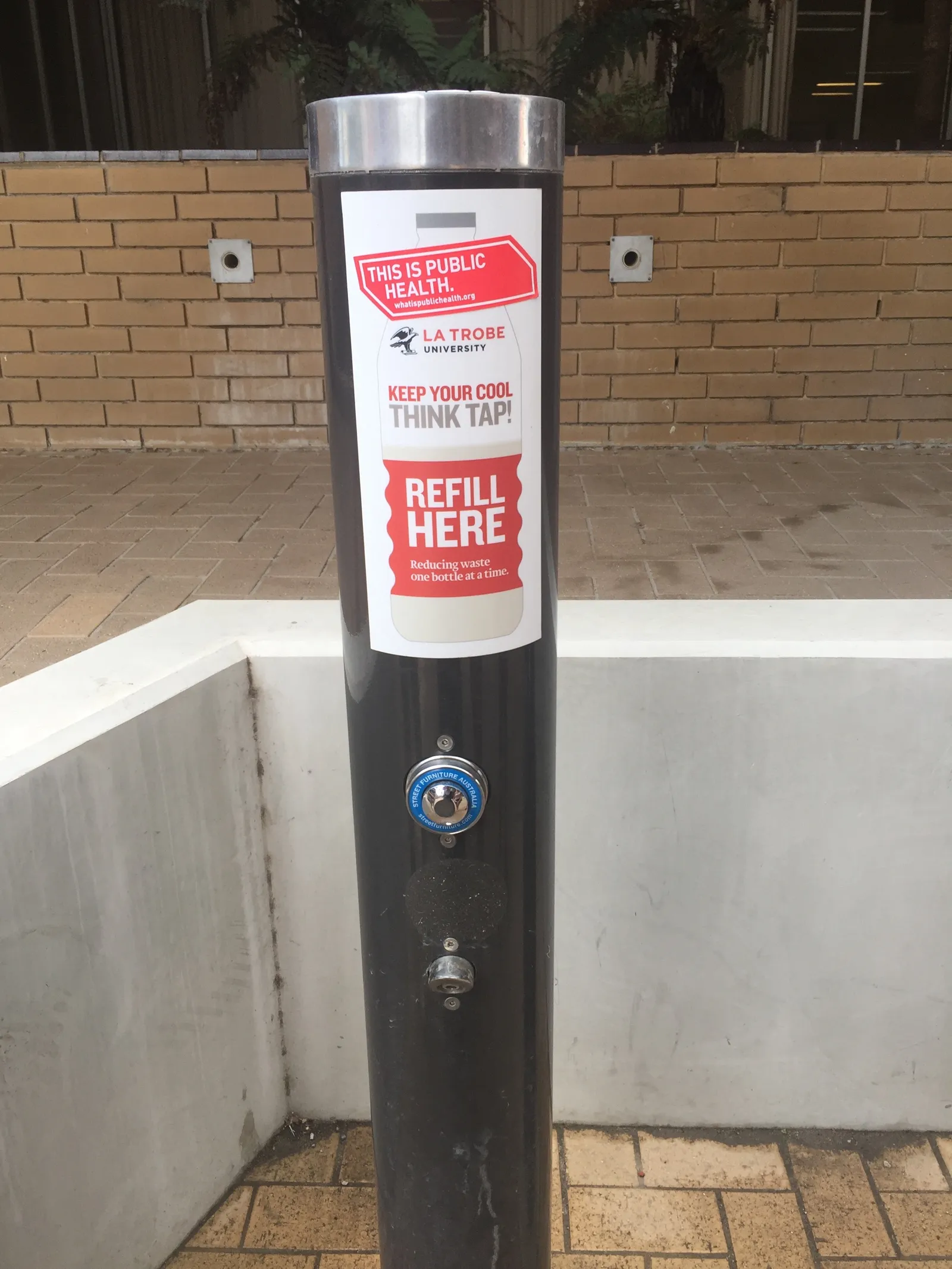 Refill your bottle free at Refill Köln stations