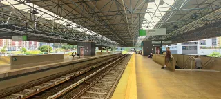 Drop electronics at Águas Claras metro