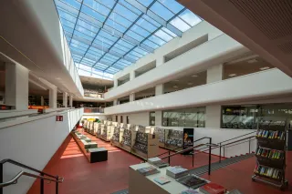 Borrow Krempel at the Mediothek service desk in Krefeld