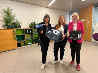 Borrow music and digital kits at the info desk in Nürnberg